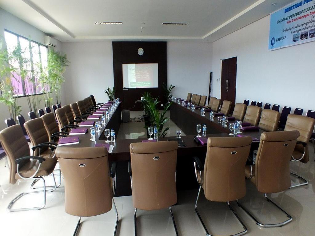 Kyriad Sadurengas Hotel Tanah Grogot Exterior foto