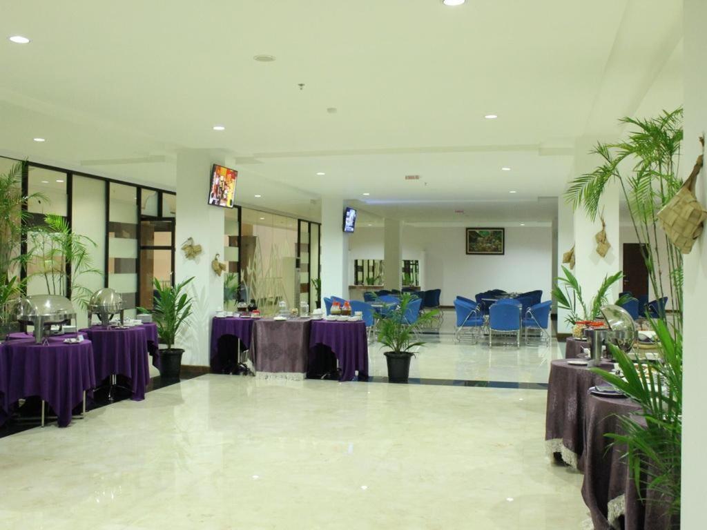 Kyriad Sadurengas Hotel Tanah Grogot Exterior foto
